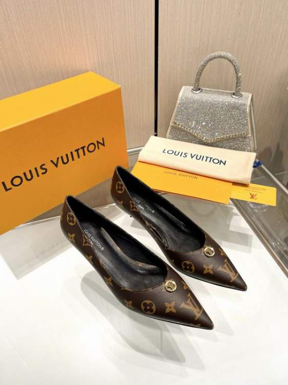 Picture of Louis Vuitton Shoes _SKULVsz35-414cmmnf038013599